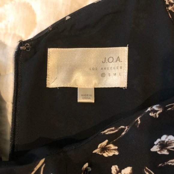 J.O.A. Floral Cold-Shoulder Jumpsuit - XS - Picture 7 of 8